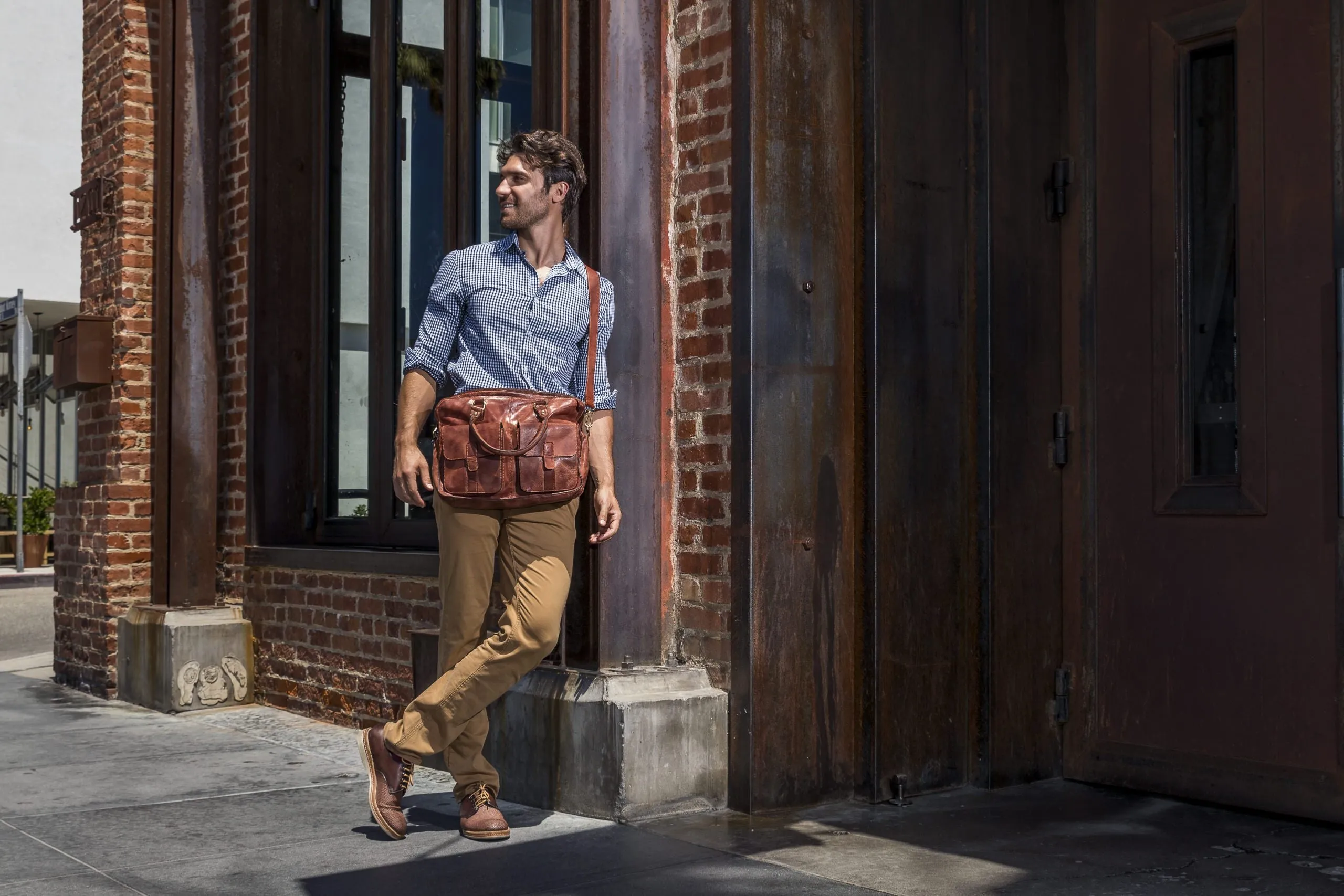 Elegant Washed Leather Commuter Briefcase - Premium Craftsmanship for Professionals