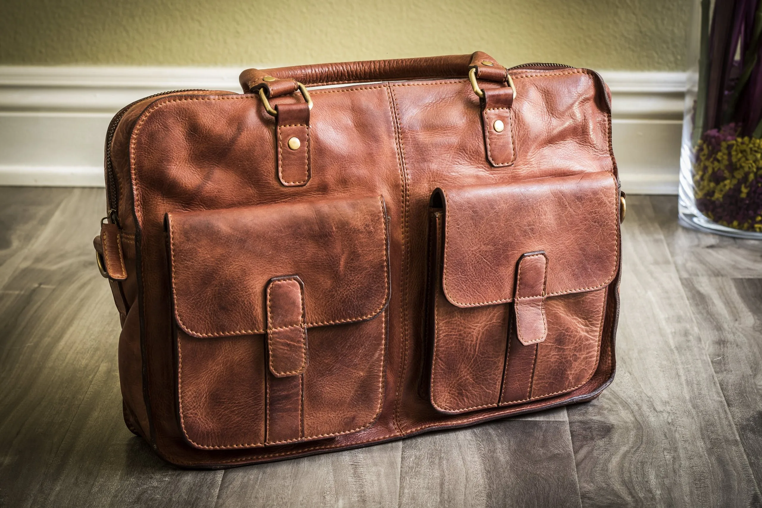 Elegant Washed Leather Commuter Briefcase - Premium Craftsmanship for Professionals