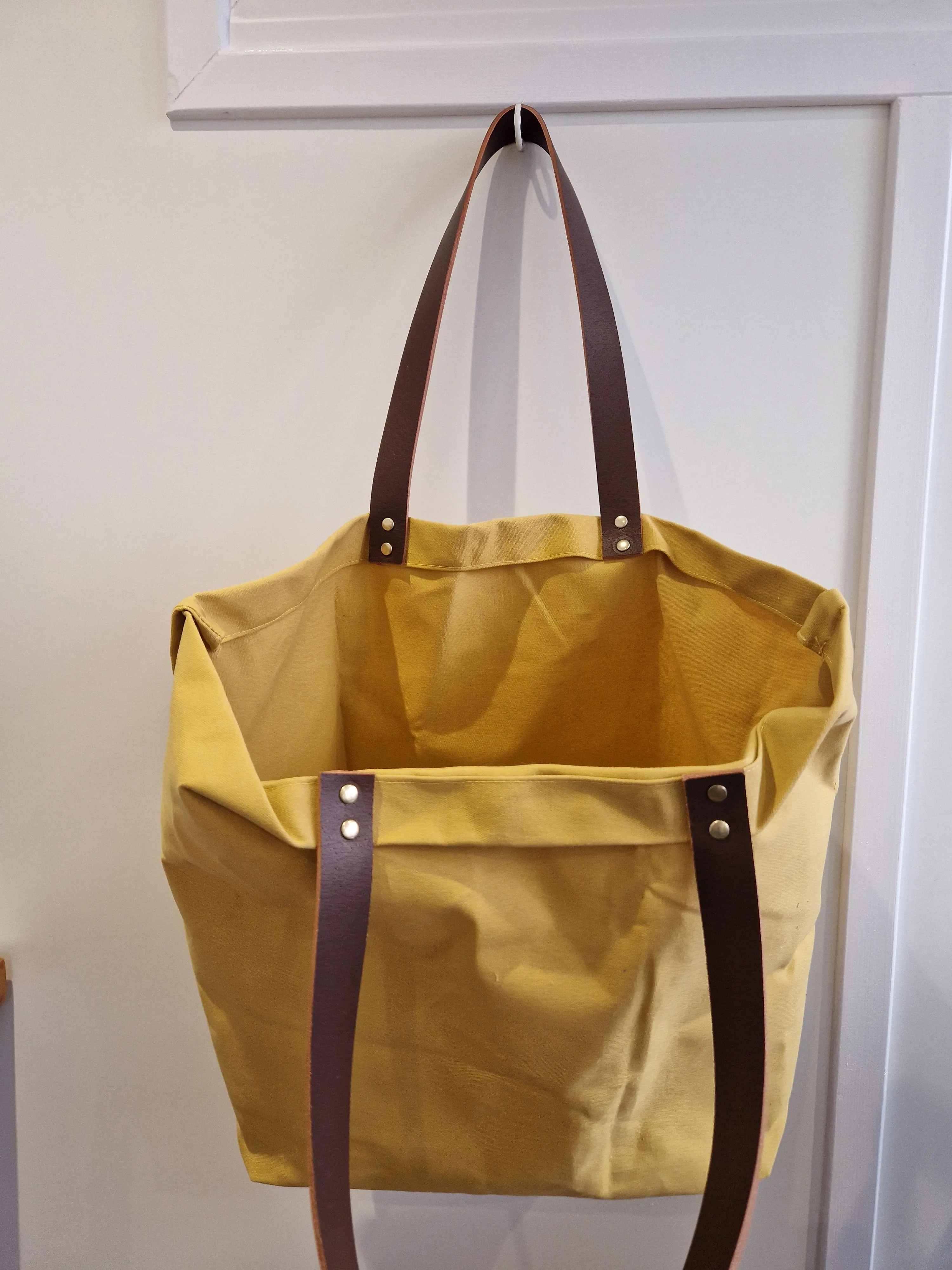 TOTELY CANVAS BUCKET in Yellow